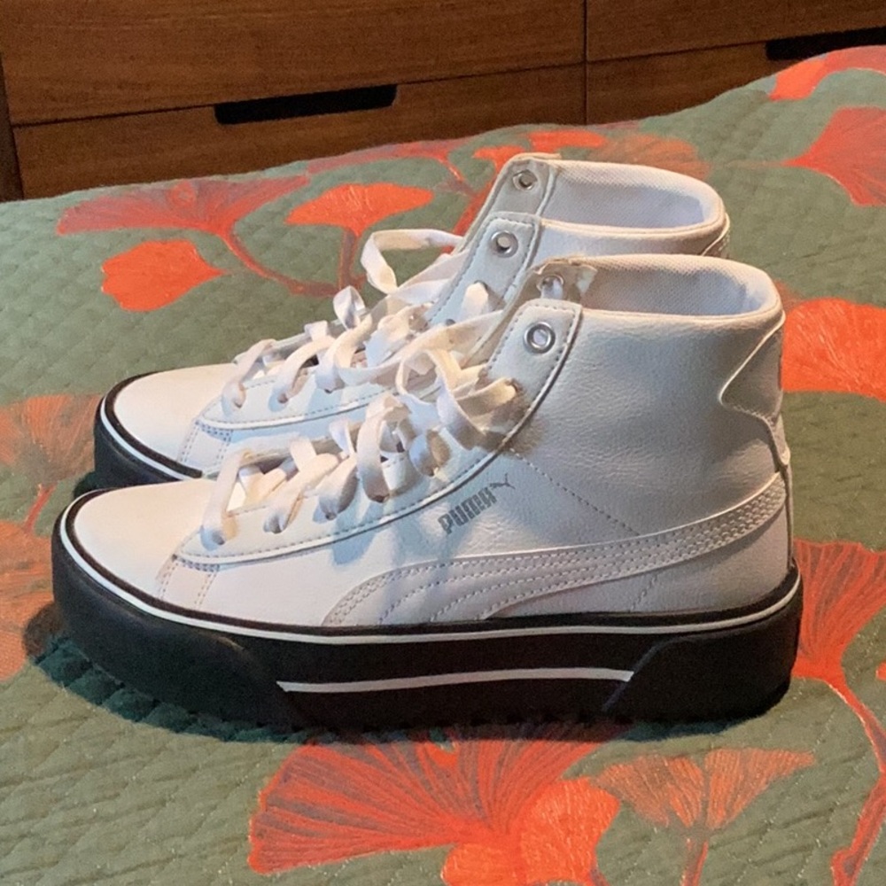 Super cute! Puma Kaia hi-tops. New without box. Size 8